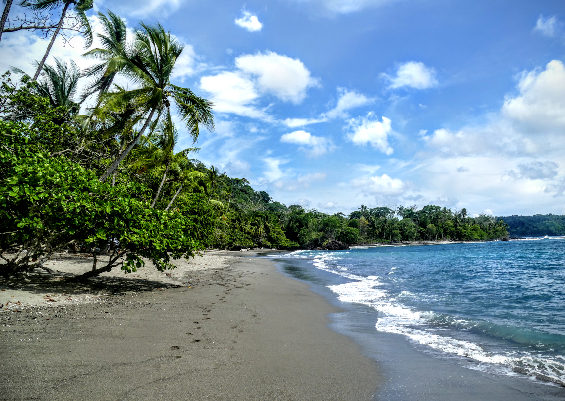 costa rica empty beaches